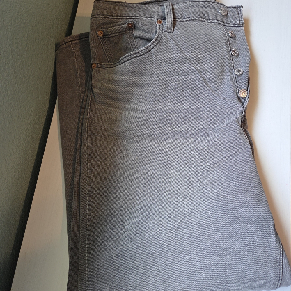 Levi's Women's High Rise Gray Jeans - Picture 12 of 12